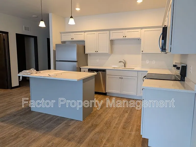 2090 Carlson Dr #321 — Photo 3