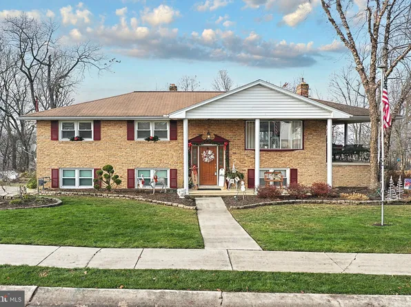 4111 Robin Hood Dr, York, PA 17408