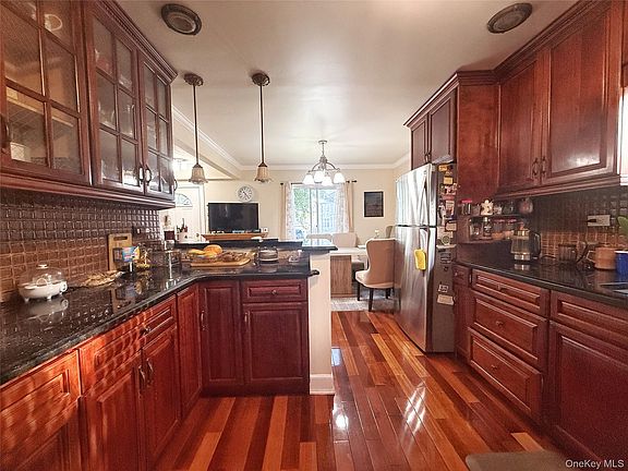 4th image of 115-08 150th Avenue
