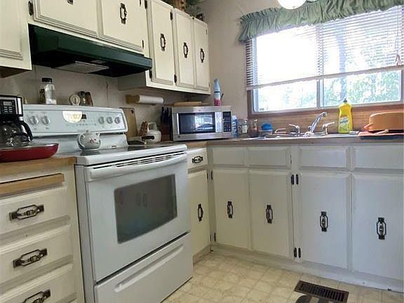 4th image of 205 1st St E