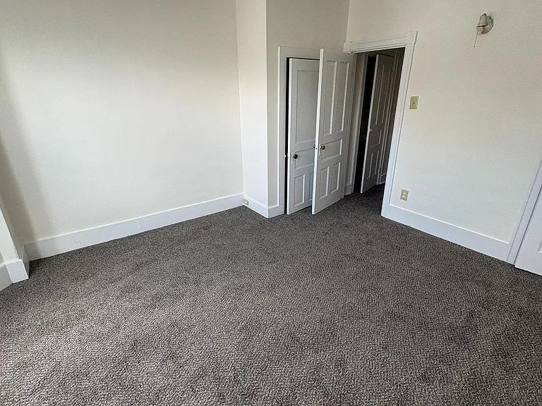 604 Hunter St — Photo 12