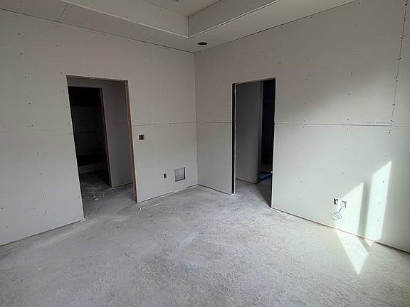 4th image of 543 Abigail Ln