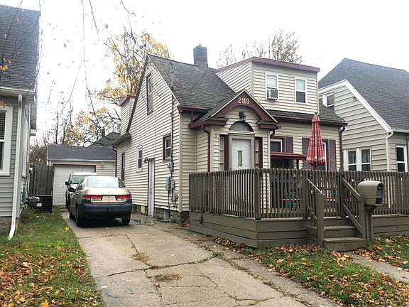 3rd image of 2119 Lyons Ave