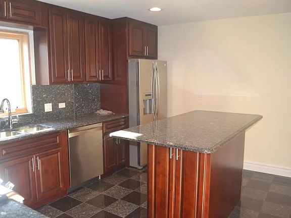 4th image of 5612 W Windsor Ave #2