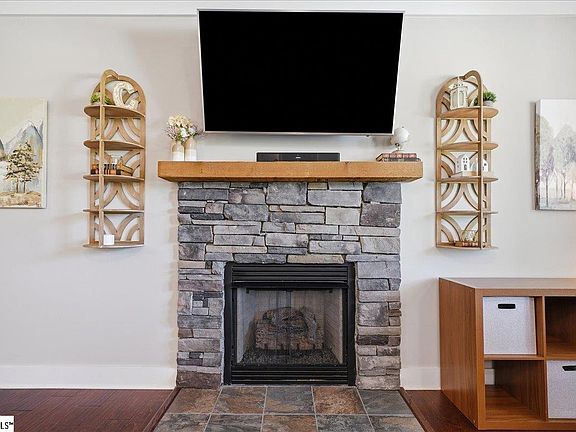 4th image of 103 Berryfield Ct