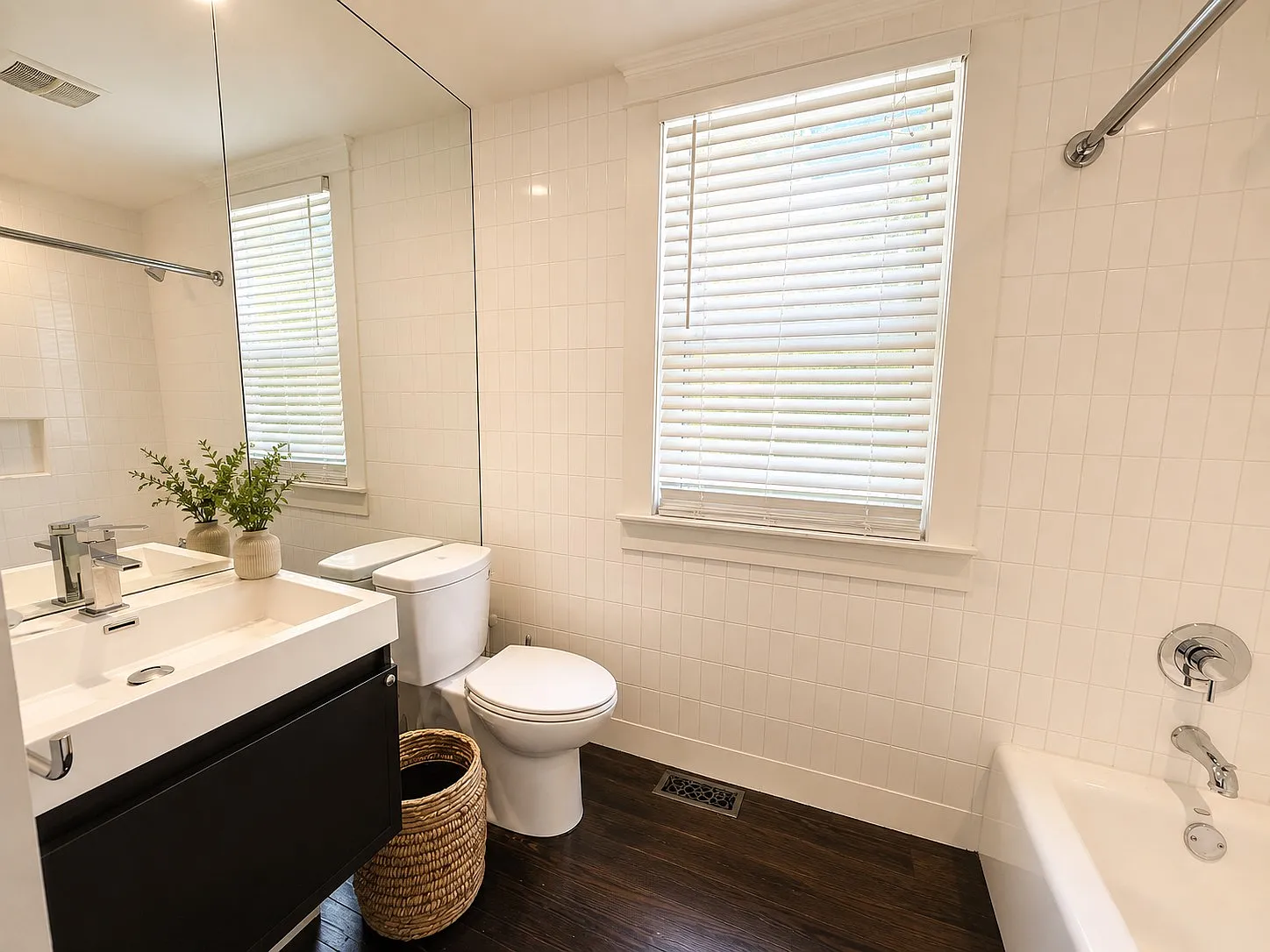 4 bed, 1760 sqft, $5,200 — Photo 4