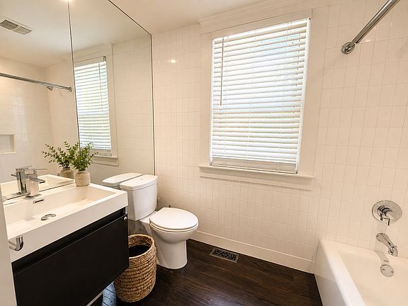 4th image of 344 Josephine St