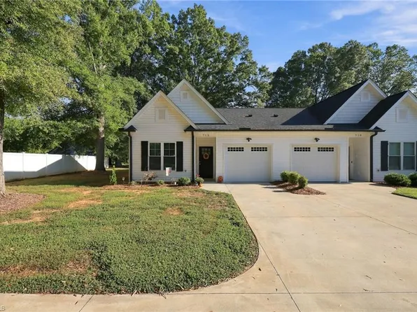 712 W Lee Ave #8, Yadkinville, NC 27055