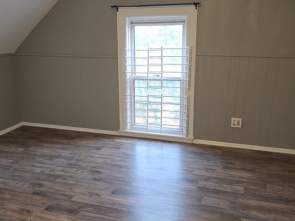 4th image of 71 Waite St #2