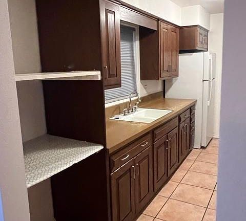 3rd image of 803 N Plains Park Dr