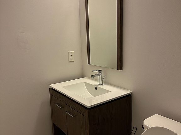 5th image of 30 Meadowglen Pl #417