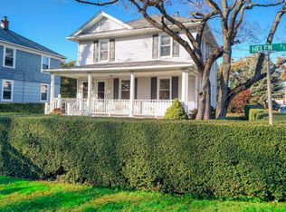 4 Helen St, Fairfield, CT 06824