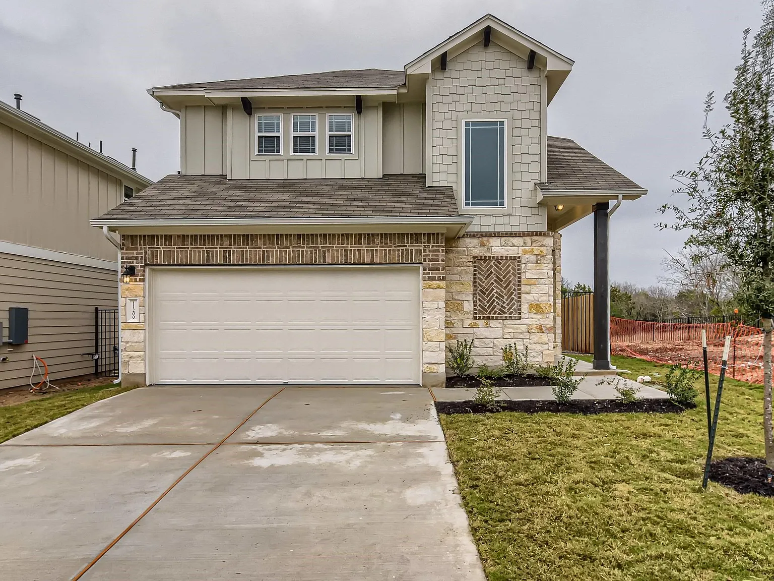 4 bed, 3.5 bath, 2273 sqft, $2,600 — Photo 2