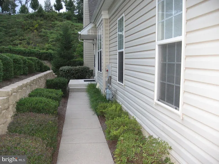 218 Silverbell Ct — Photo 3
