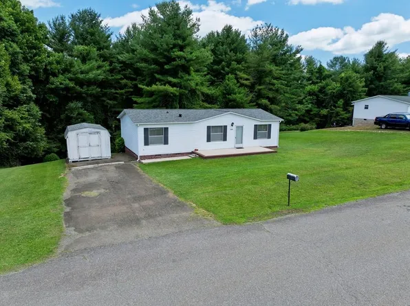 2500 Deerhaven Rd, Galax, VA 24333