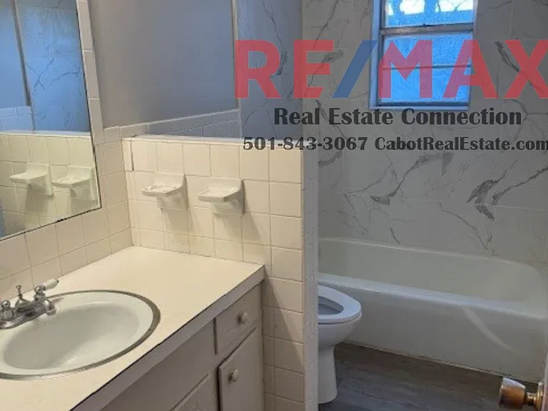 17 Pleasant St — Photo 8