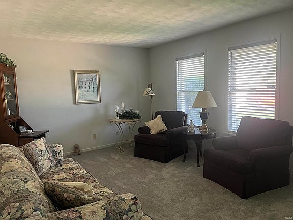 5th image of 3154 S Villas Dr