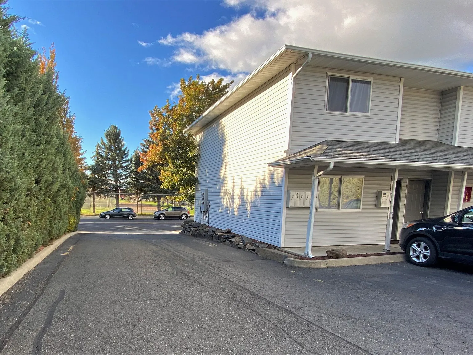 Hummingbird Court — Photo 1