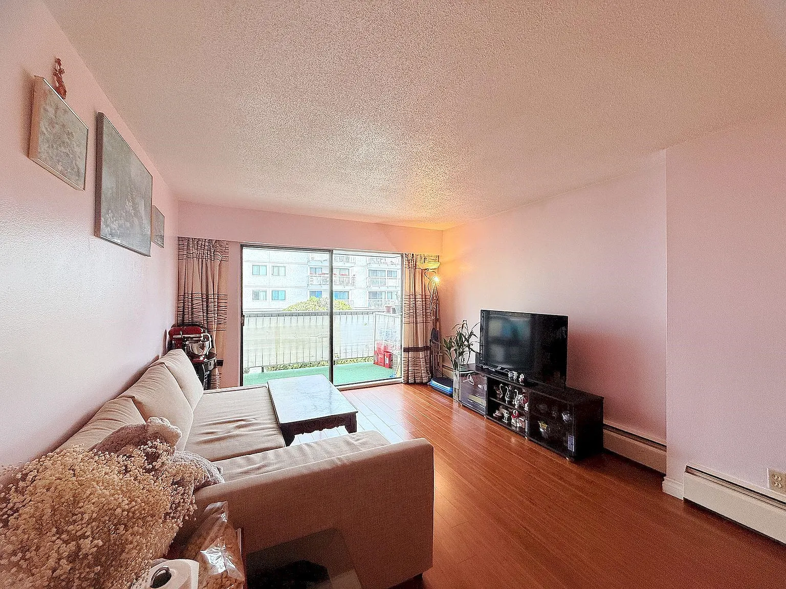 2 bed, 917 sqft, $2,500 — Photo 2