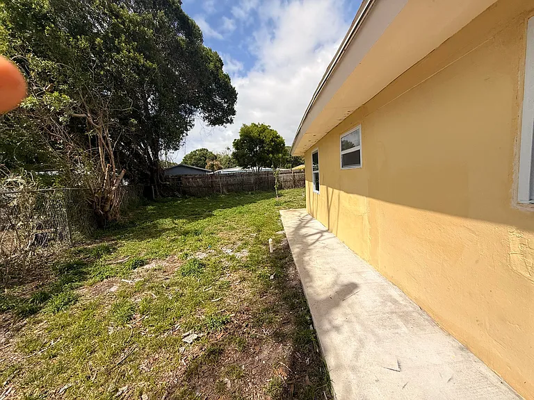 1604 Zephyr Ave — Photo 18