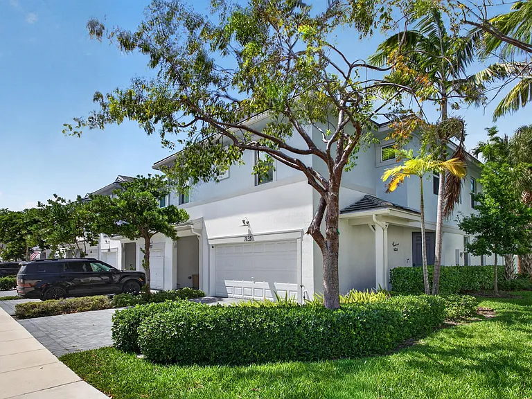 1835 Sandpiper Pointe Pl — Photo 1