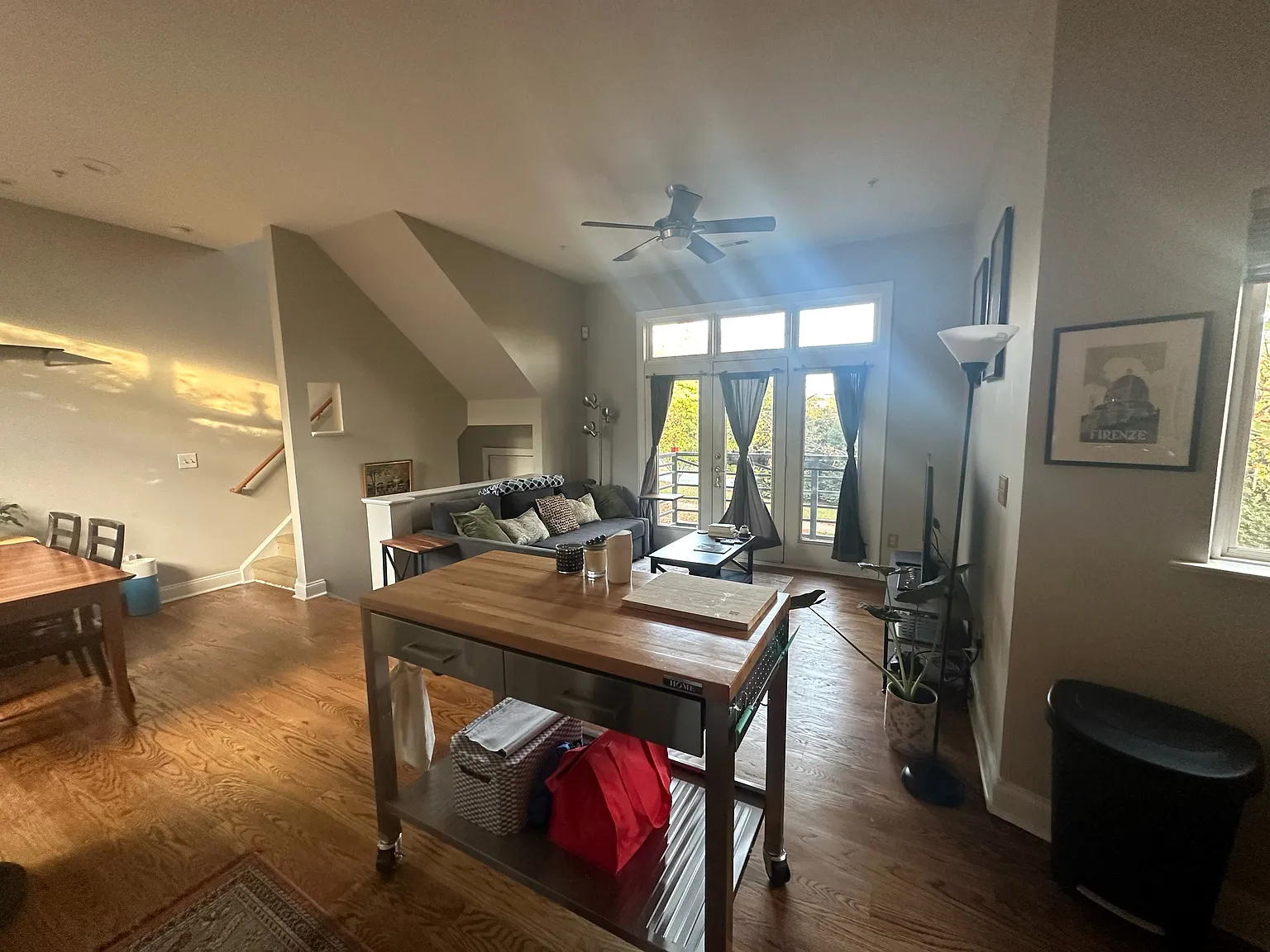 2 bed, 1093 sqft, $2,100 — Photo 2