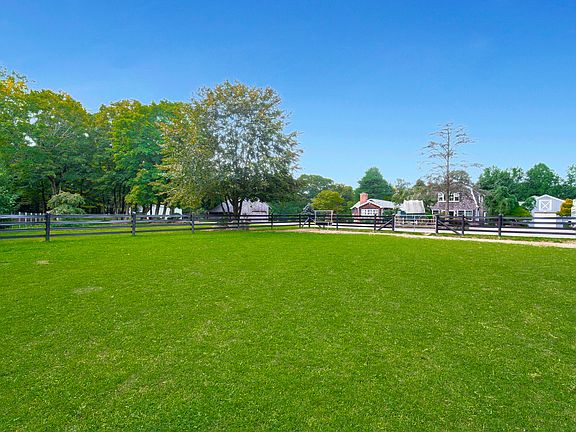 5th image of 558 N Roast Meat Hill Rd