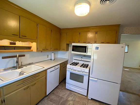5th image of 1697 Saint Clair Ave #2
