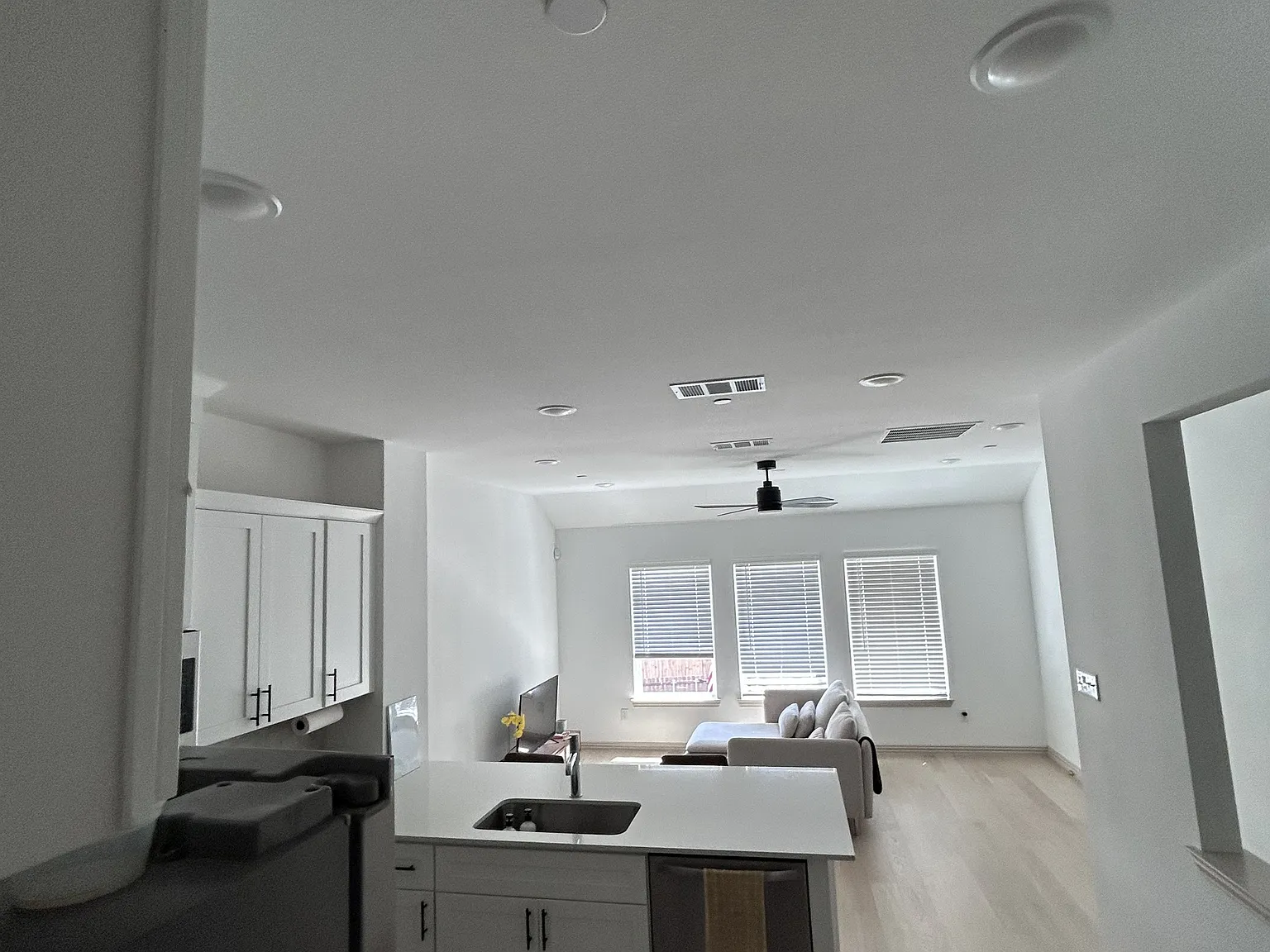 2 bed, 1084 sqft, $2,275 — Photo 3