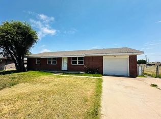 214 S Main St, Gage, OK 73843