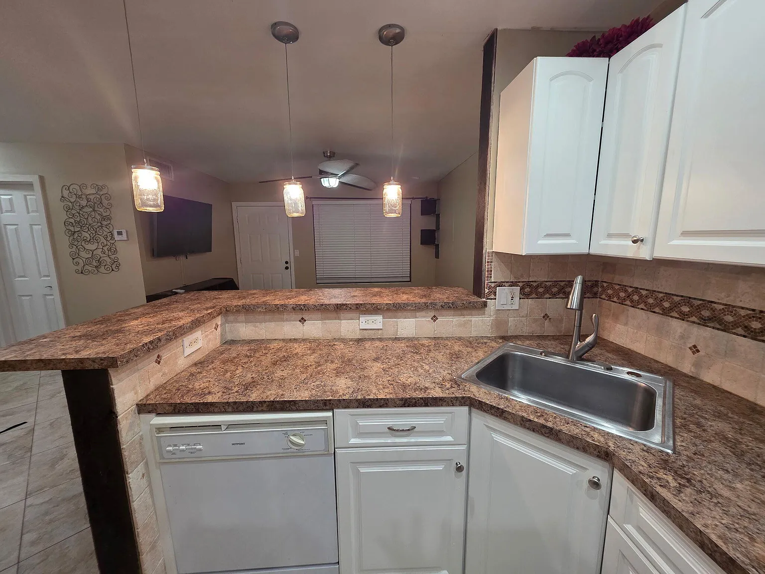 2 bed, 2.0 bath, $2,000 — Photo 4
