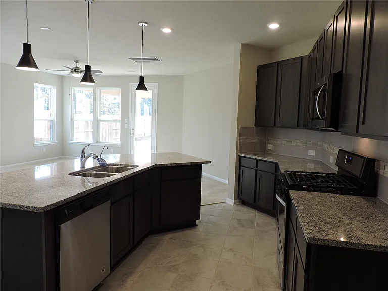 1164 Littleton Ct — Photo 12