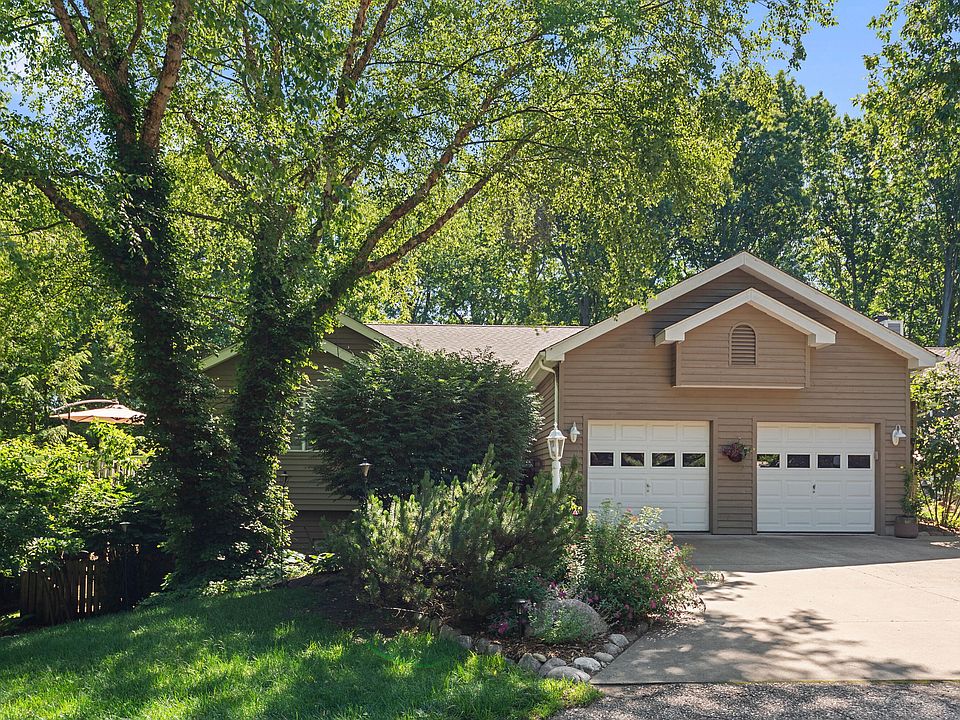 1st image of 30 Bristol Dr
