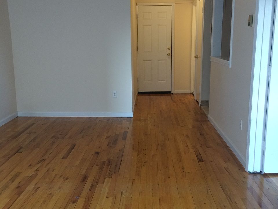 1st image of 2711 Newtown Ave #3