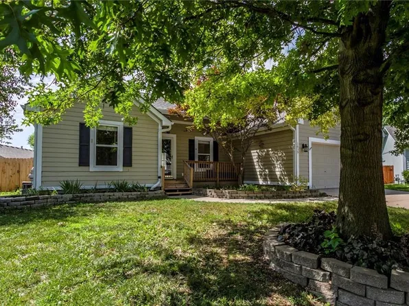 1039 Woodson Cir, Gardner, KS 66030