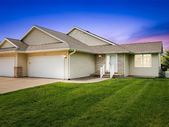 3321 Stoneview Cir SW, Cedar Rapids, IA 52404