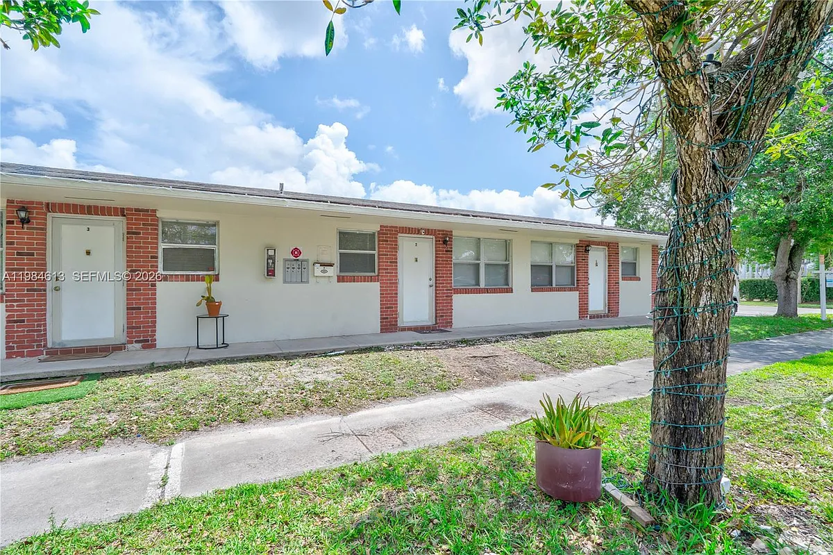 Building Photo - 856 SW 10th St #2