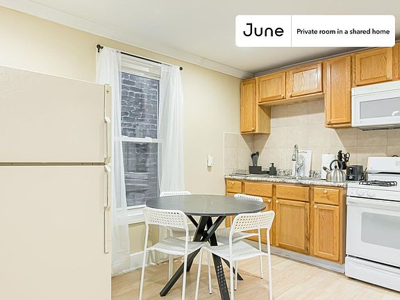3rd image of 1639 W Superior St #A