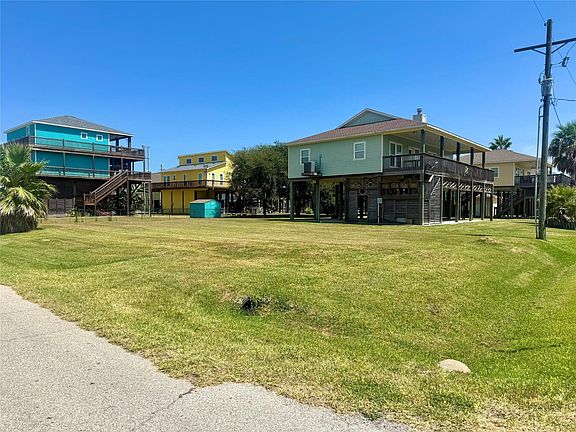 3rd image of 882 Gulfview Dr