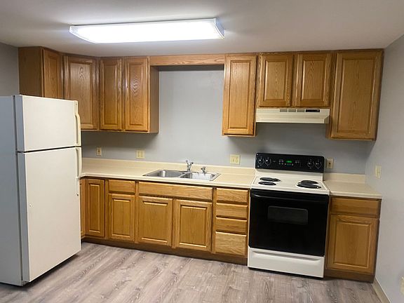 3rd image of 104 S Linn Ave #3