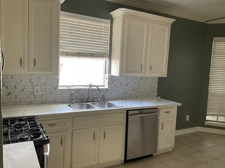 10610 Mills Way — Photo 4