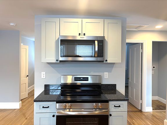 4th image of 132 Division St #3