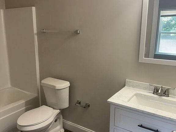 5th image of 385 Virginia St #B