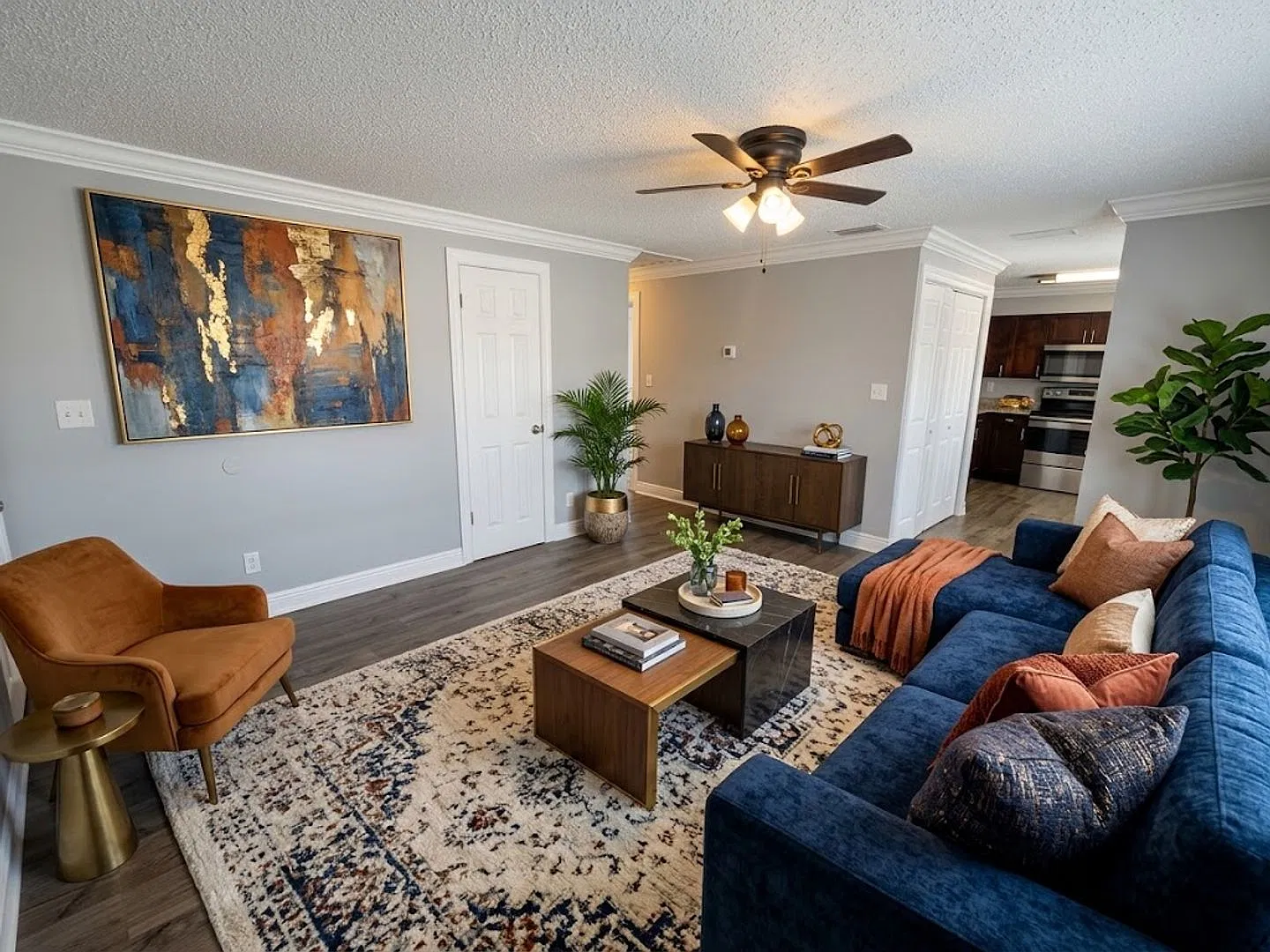 Beautiful Renovated 2 Bedroom 2 Bathroom Water Front Property — Photo 3