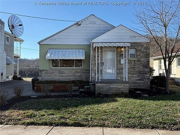 3rd image of 2211 W Virginia Ave