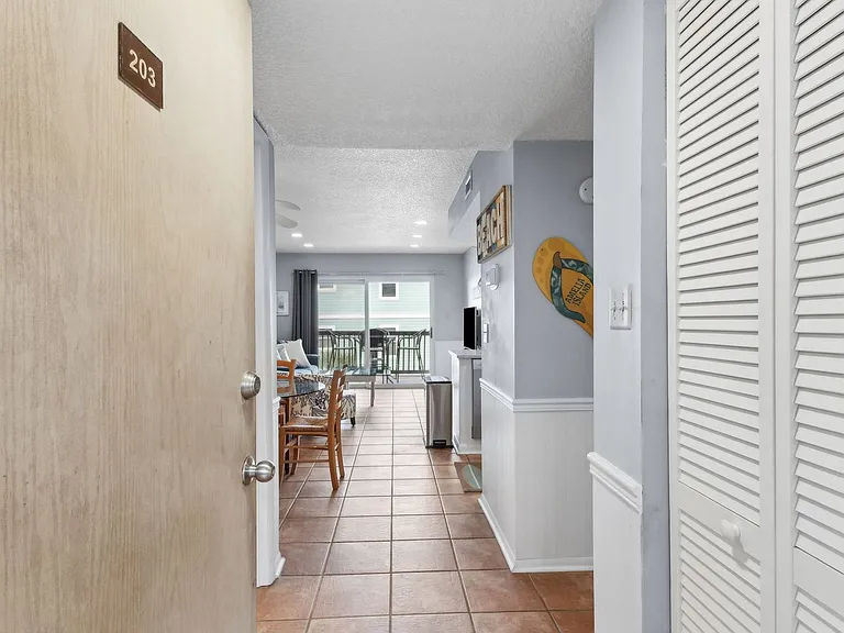 3056 S Fletcher Ave #203 — Photo 2