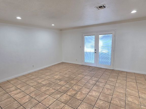 3rd image of 424 N Cerritos Ave