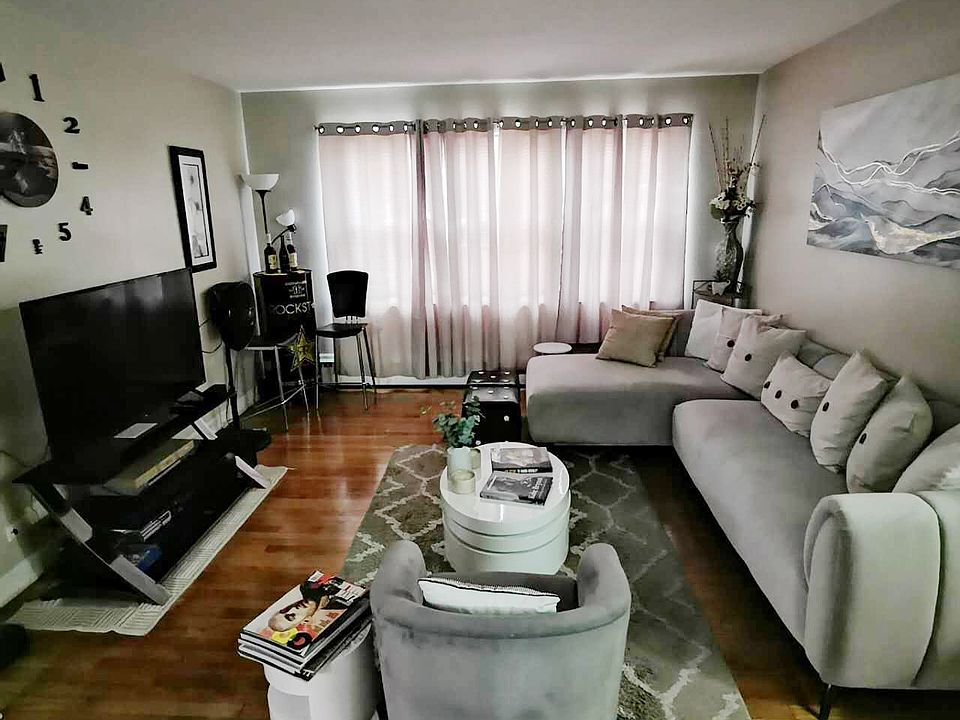 1st image of 5323 N Rockwell St APT 1S