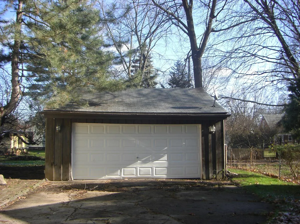 15990 Lexington — Photo 3