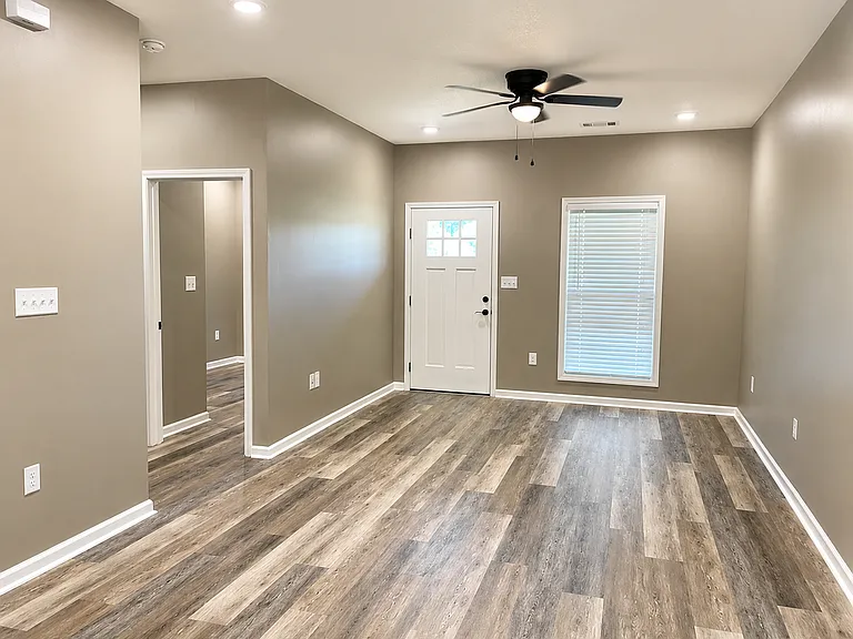 2619 Grand Ln — Photo 4